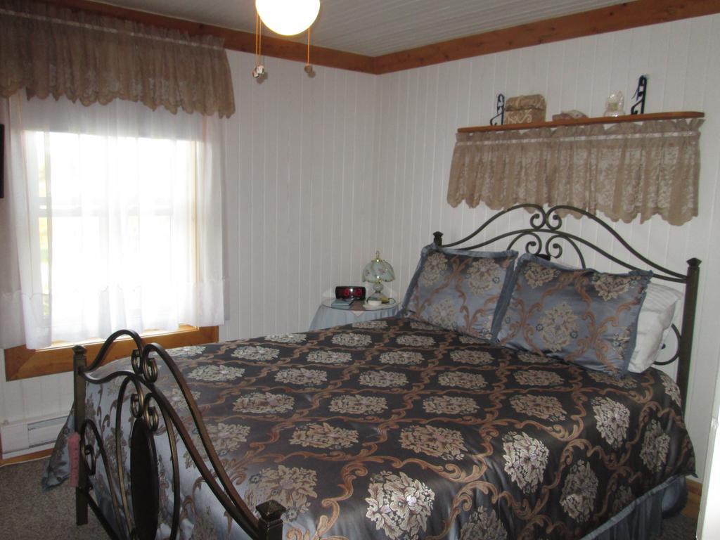 Gite Les Acres Tranquilles B&B Port-Daniel Ngoại thất bức ảnh